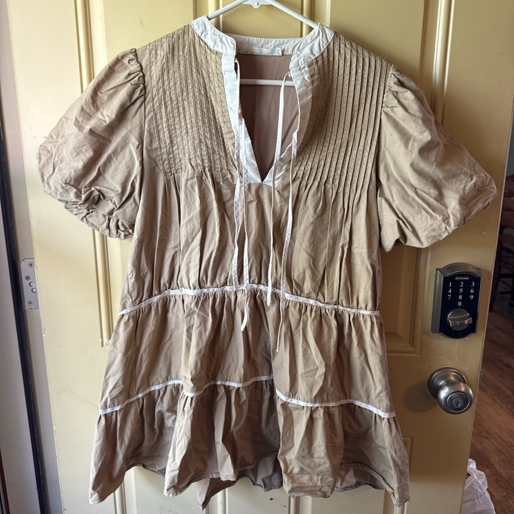Tan dress with White Trim
Puff sleeves
Strings to tie bows